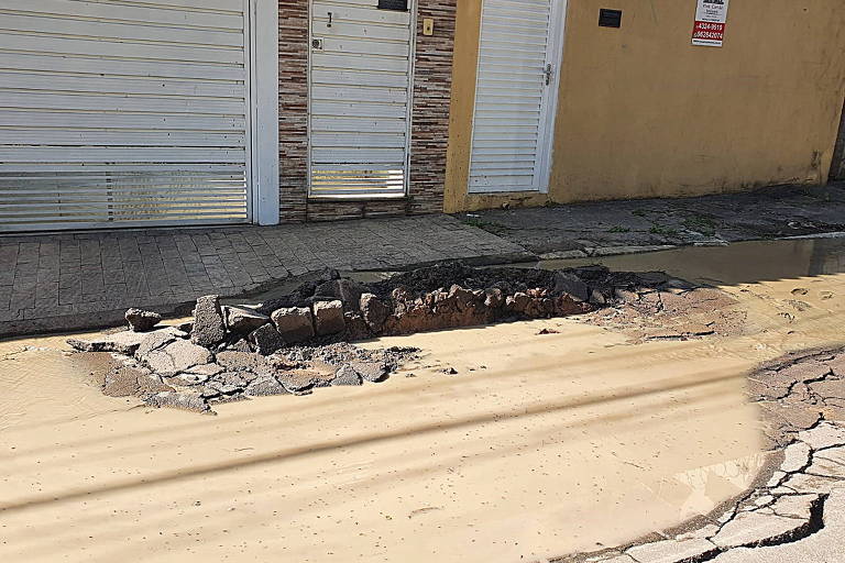 Obras da linha 2-verde do metrô danificam ruas e casas na zona leste de SP