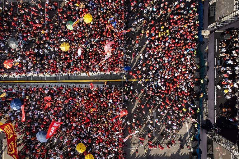 Ato unificado das centrais sindicais para comemorar o 1º de Maio na praça Charles Miller, em São Paulo