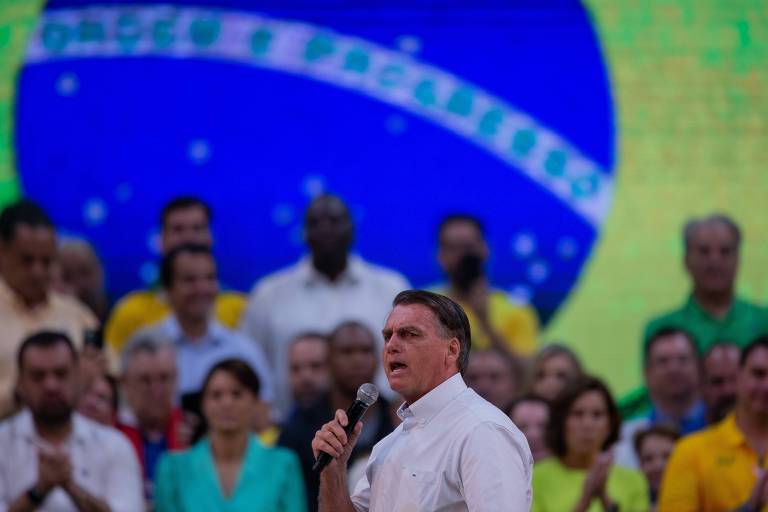 Bolsonaro, oficializado candidato, ataca STF e chama apoiadores para 7 de Setembro