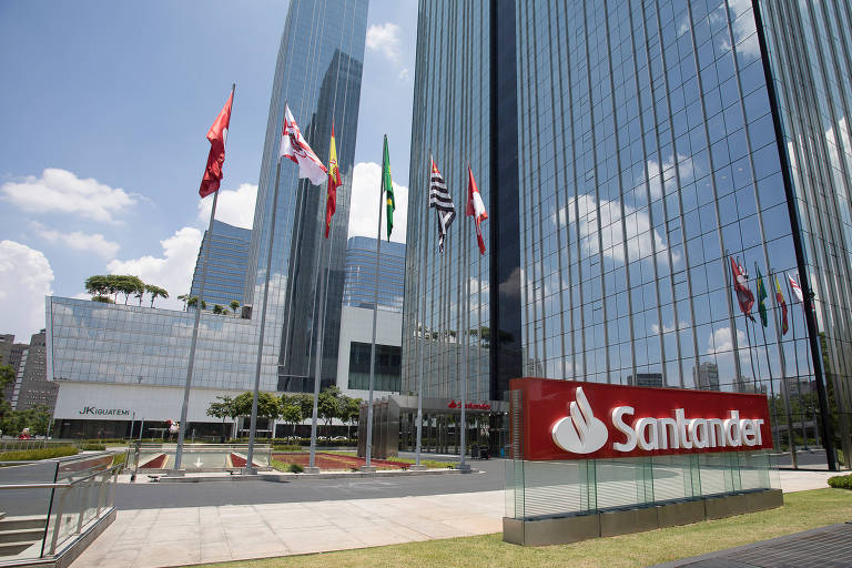 Santander lucra R$ 4,084 bilhões no 2º trimestre, queda de 2% ante 2021