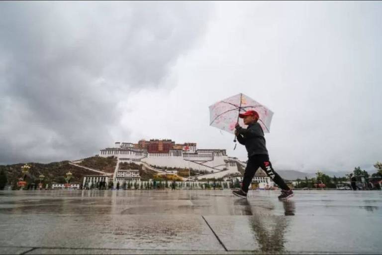 Água de chuva no mundo todo está contaminada com 'poluentes eternos', mostram estudos