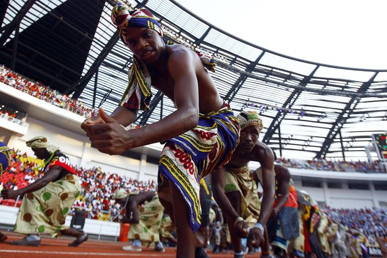 Dançarinos angolanos durante a cerimônia de abertura da Copa Africana das Nações, em Luanda (Angola), em 2010. Angola  é uma das nações de origem banto