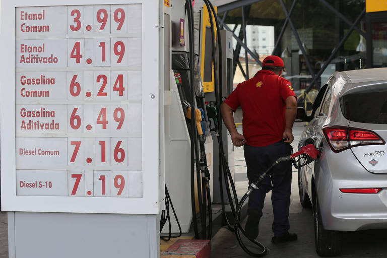 Retomada de tributos federais sobre gasolina e etanol está prevista para março, diz Receita