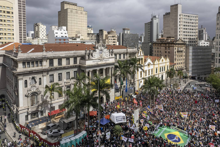 Aliados de Bolsonaro reagem com desdém a leitura de cartas