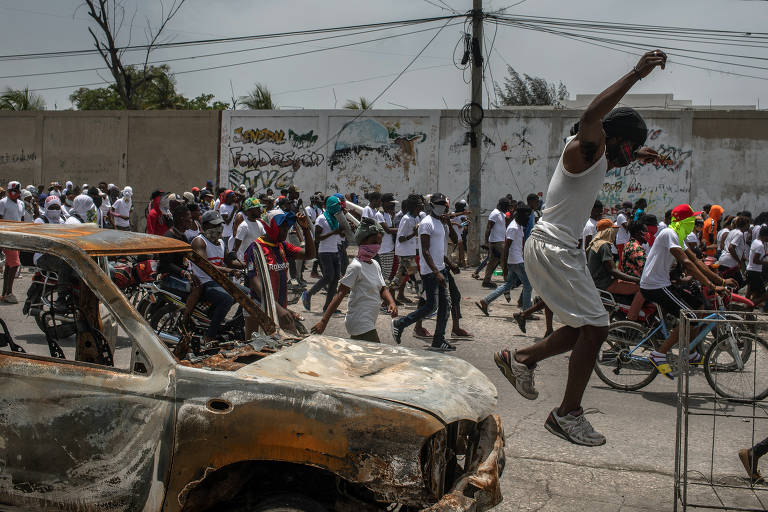 Um ano após terremoto e morte de presidente, Haiti enfrenta crise com gangues