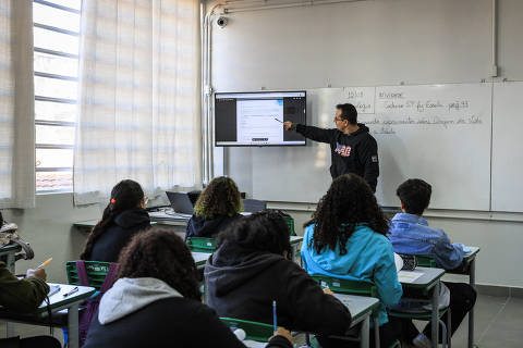 SÃO PAULO, SP, BRASIL, 12-08-2022: A Escola Estadual Padre Saboia de Medeiros, que possui 123 alunos no ensino médio, na Chácara Santo Antonio, zona sul da cidade. Na foto uma aula de biologia. (Foto: Bruno Santos/ Folhapress) *** FSP-POLÍTICA*** EXCLUSIVO FOLHA***