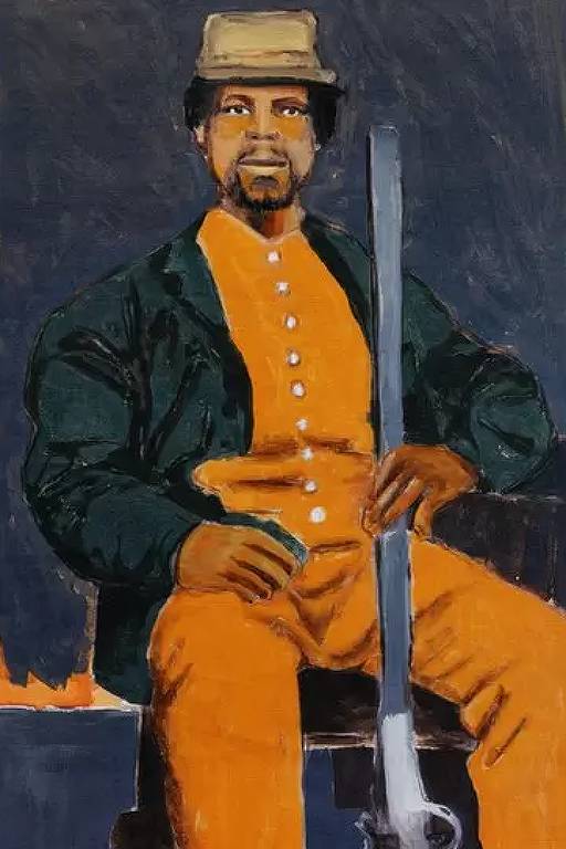 pintura de um homem negro sentado. ele usa um macacão laranja, uma jaqueta azul, uma boina bege e carrega uma arma.