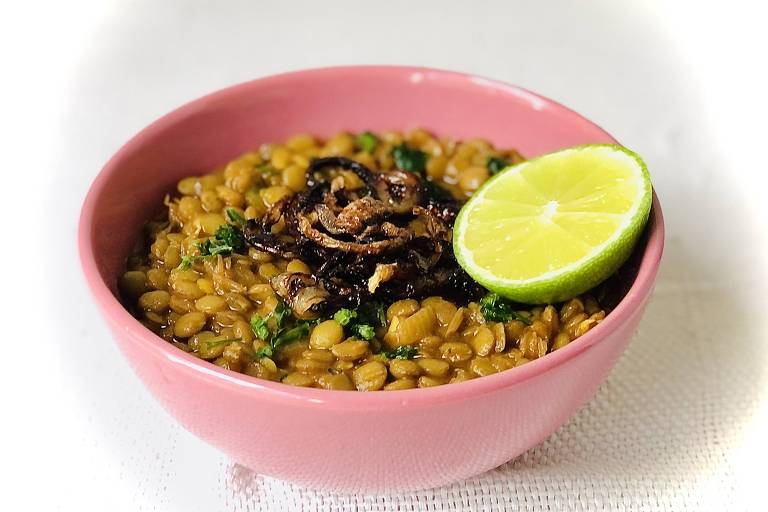 Adasi, tradicional sopa de lentilhas, prato típico do Irã