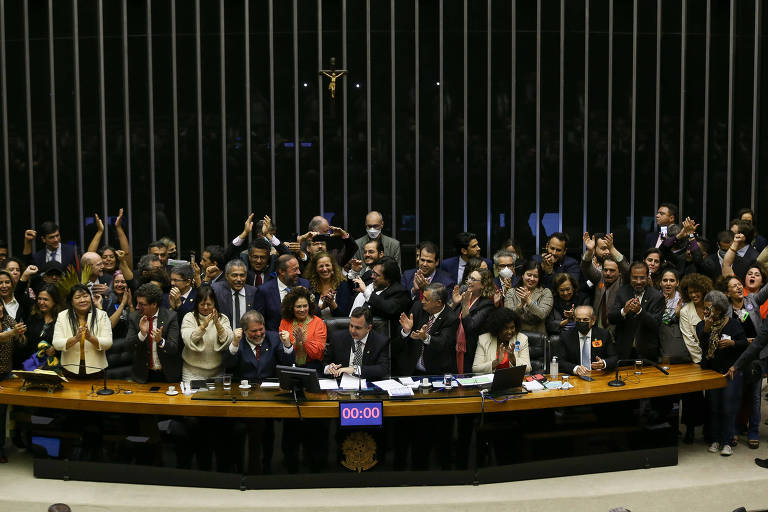 A reeleição consecutiva de parlamentares