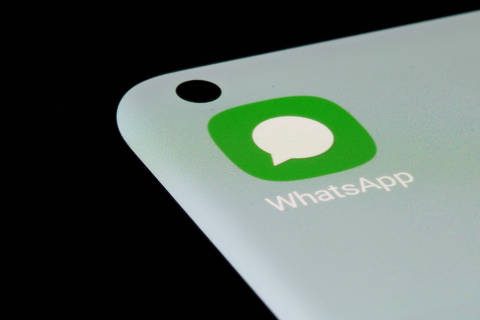 FILE PHOTO: WhatsApp app is seen on a smartphone in this illustration taken, July 13, 2021. REUTERS/Dado Ruvic/Illustration/File Photo ORG XMIT: FW1