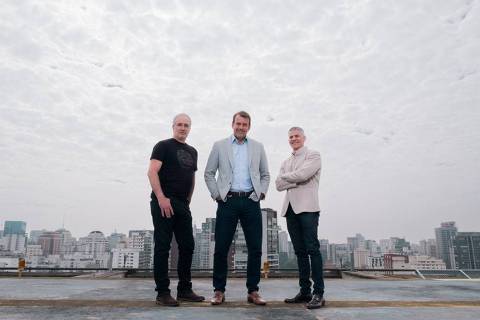 André Vellozo, CEO da DrumWave, Tonny Martins, gerente geral da IBM América Latina, e Fernando Teles, presidente e diretor-executivo de receita da DrumWave