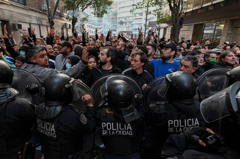 Na Argentina, atos reúnem milhares de pessoas em apoio a Cristina Kirchner