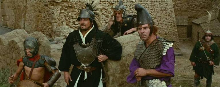 Vittorio Gassman, Gian Maria Volontè, Gianluigi Crescenzi, and Ugo Fangareggi in O Incrível Exército Brancaleone (1966)