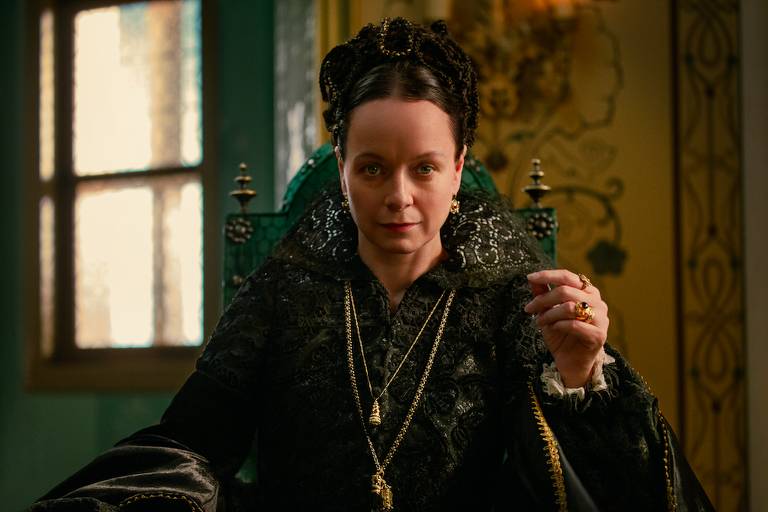 Samantha Morton vive Catarina de Médici em 'The Serpent Queen' no Starzplay