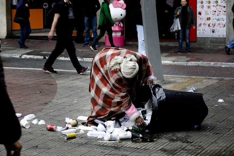 Ensaio sobre a fome na praça da Liberdade