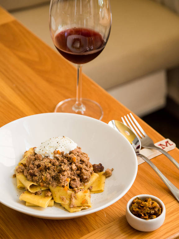 Pappardelle com ragu branco, coalhada de ovelha e kimchi do Mila, no Itaim Bibi