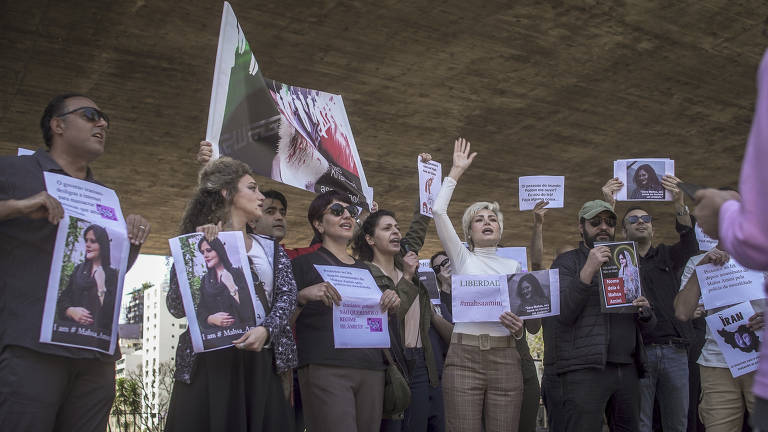 Iranianos em São Paulo protestam contra morte de Mahsa Amini