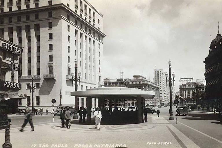 vista de praça no centro de São Paulo