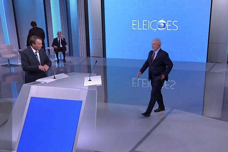 PT vê Bolsonaro falar para bolha, e presidente comemora bate-boca de Lula com padre