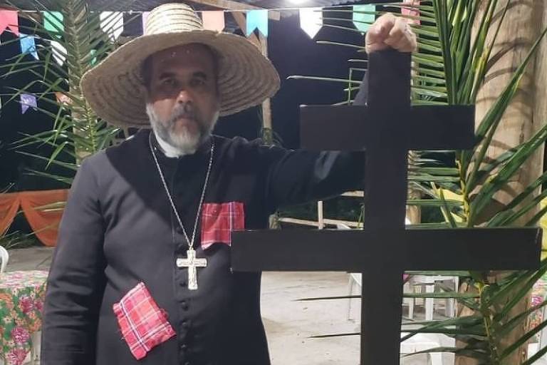 Apontado como 'padre de festa junina', Kelmon viraliza com foto a caráter