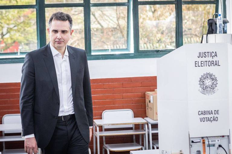 Presidente do Senado, Rodrigo Pacheco (PSD), vota em colégio da região centro-sul de Belo Horizonte após sofrer vaias e esperar duas horas horas em fila