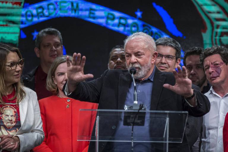 Lula viu pavor de aliados em noite do 1º turno e buscou abafar susto com Bolsonaro
