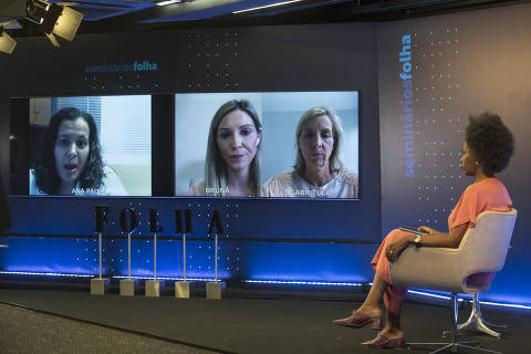 SÃO PAULO, SP - 04/10/2022 - Com a mediação da jornalista Carolina Marcelino, aconteceu na tarde desta terça-feira, 04, o webnário sobre câncer de mama, transmitido do auditório da Folha.
Participaram da Mesa:
Ana Paula Refinetti, professora do Departamento de Oncologia Cirúrgica da Mama do MD Anderson Câncer Center; Bruna Zucchetti, oncologista especialista em câncer de mama do Hospital 9 de Julho e Gabriella Antici, fundadora e presidente do Instituto Protea. (FOTO:  Jardiel Carvalho/Folhapress, SUP. ESPECIAIS)