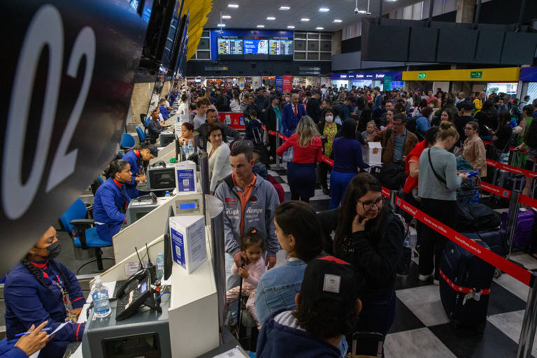 Congonhas tem pelo menos 230 voos cancelados após acidente de avião