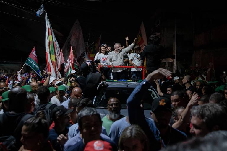 Lula em caminhada ao lado do prefeito de Belford Roxo, Waguinho