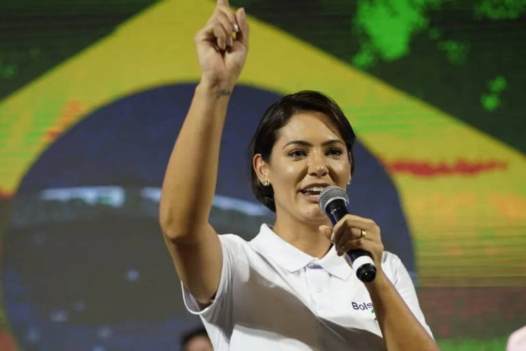 Michelle faz campanha no Piauí e diz que PT é partido das trevas