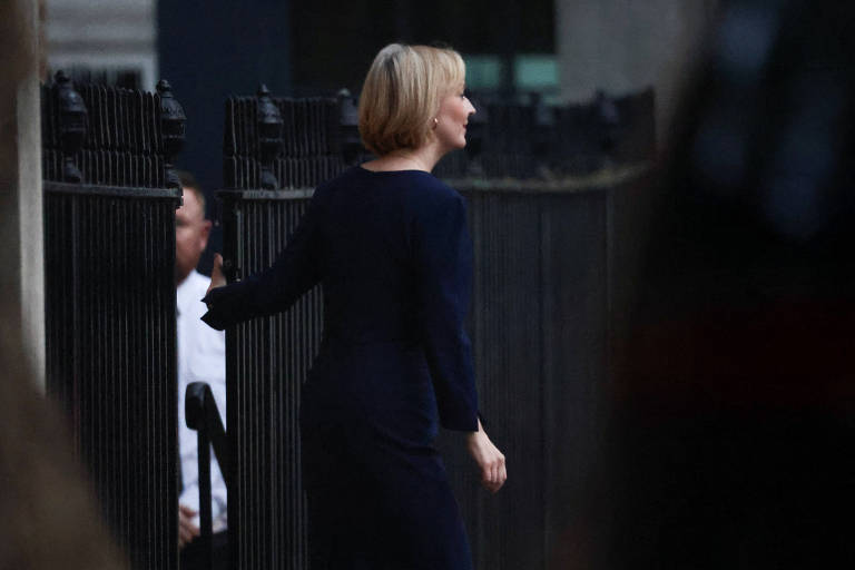 Aprovação de Liz Truss afunda, e um terço dos conservadores quer volta de Boris