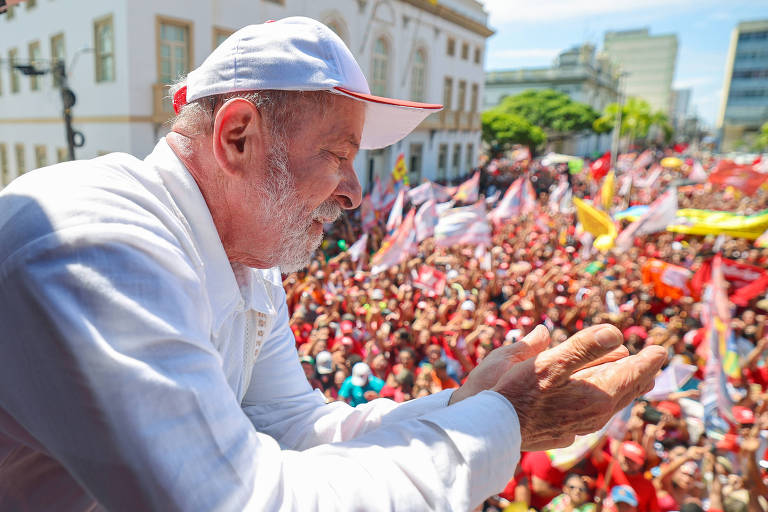 Lula e Bolsonaro em campanha no 2º turno