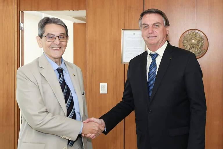 Ex-deputado Roberto Jefferson e o presidente Jair Bolsonaro (PL) juntos, em imagem divulgada em setembro de 2021 pelo PTB, partido de Jefferson. 