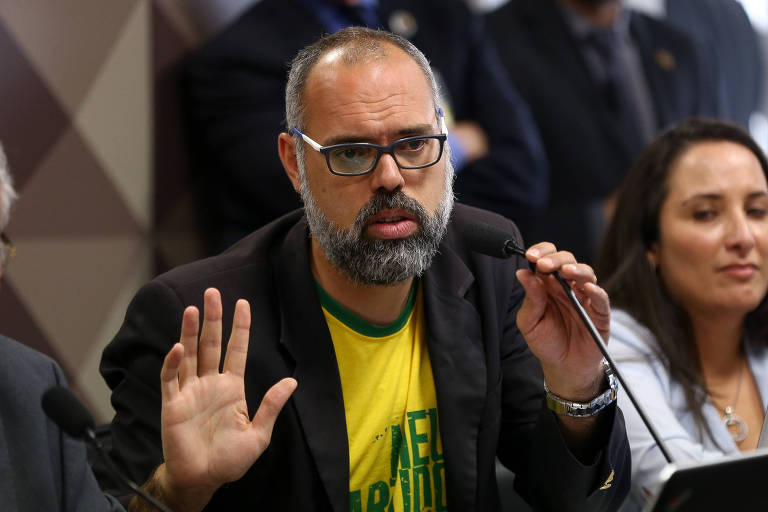 Até o Bolsonaro está fazendo o que Moraes quer, diz foragido Allan dos Santos