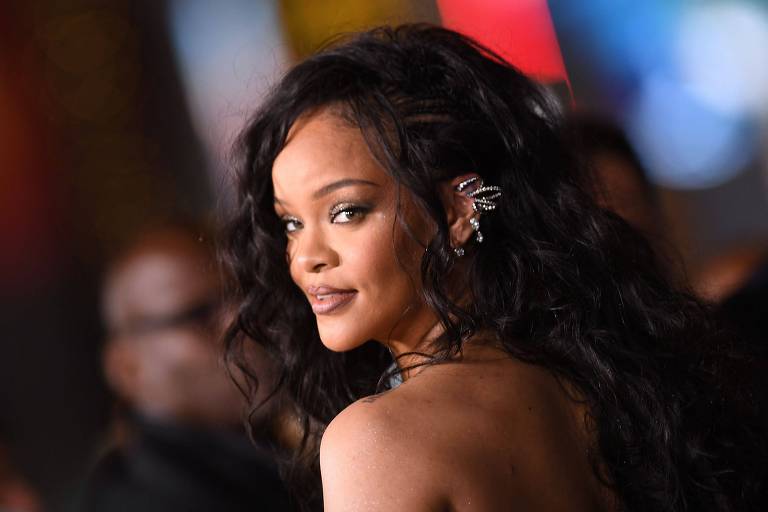 A cantora Rihanna na premiere americana do filme 'Pantera Negra: Wakanda Para Sempre'