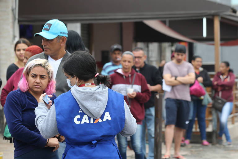 Caixa começa a pagar Auxílio Brasil nesta quinta (17); veja calendário e como consultar valores