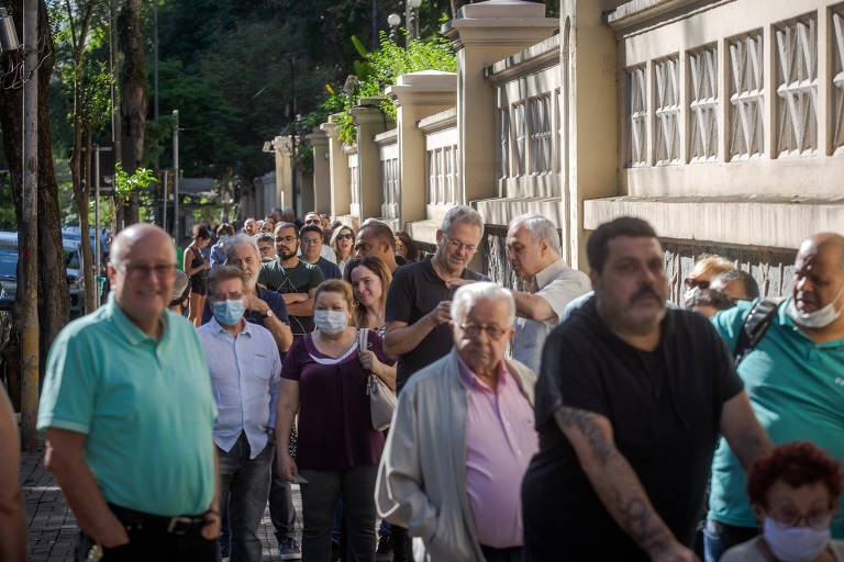 Movimentação no Colégio Sion, em Higienópolis, na manhã deste domingo (30), no segundo turno das eleições