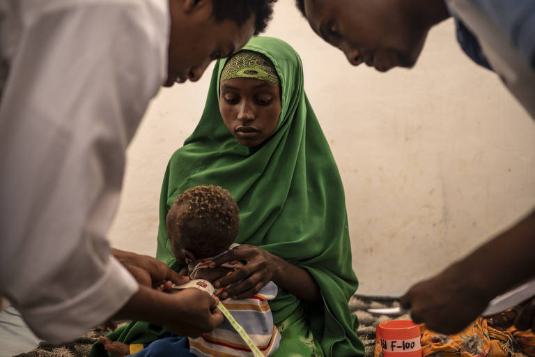 Seca leva fome à Somália, mas governo reluta em declarar crise alimentar