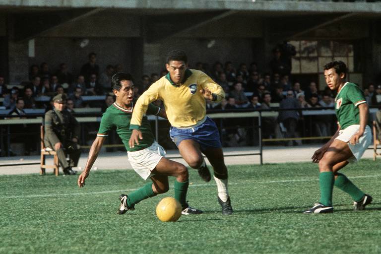 Jornal francês faz leilão com fotos raras de Pelé, Garrincha, Maradona e da história do futebol