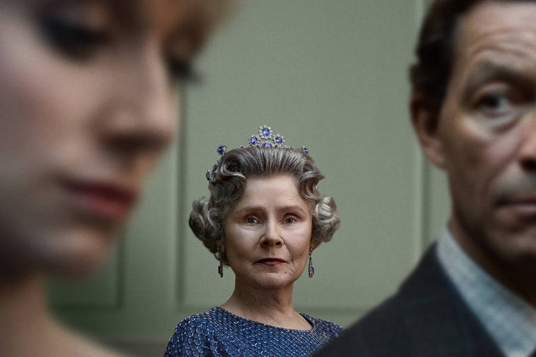 Como os palácios de 'The Crown' refletem a solidão de Lady Di e as crises da rainha