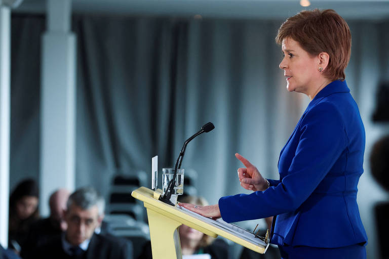 Nicola Sturgeon, primeira-ministra da Escócia e líder do Partido Nacional Escocês, discursa após decisão da Suprema Corte sobre referendo de independência da região