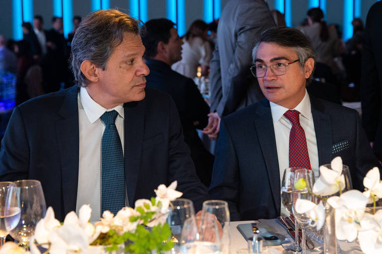 O futuro ministro da Fazenda, Fernando Haddad, e o presidente da Febraban, Isaac Sidney, durante almoço promovido pela entidade em São Paulo