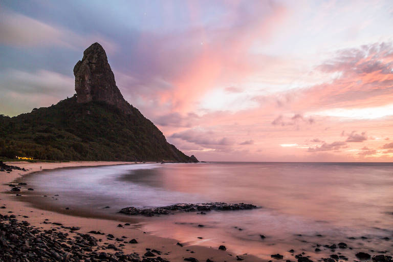 Praia da Conceição, em Fernando de Noronha (PE)