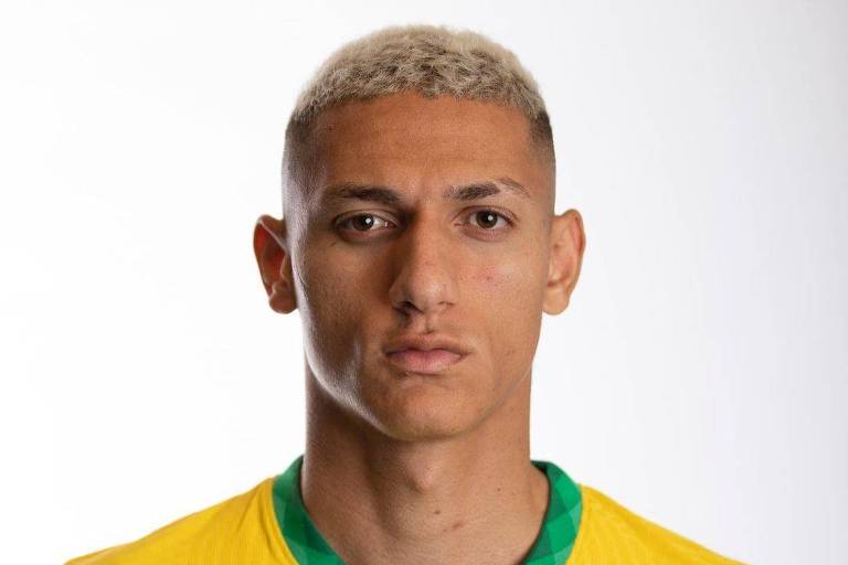 Richarlison se solidariza com vítimas de ataques a escolas em Aracruz: 'Tristeza'