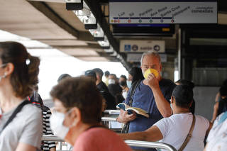 MASCARAS EM TRANSPORTE PUBLICO