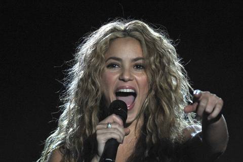 (FILES) In this file photo taken on July 4, 2008 Colombian singer Shakira performs during the 