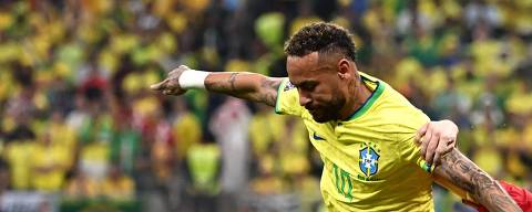 Brazil's forward #10 Neymar and Serbia's midfielder #14 Andrija Zivkovic fight for the ball during the Qatar 2022 World Cup Group G football match between Brazil and Serbia at the Lusail Stadium in Lusail, north of Doha on November 24, 2022. (Photo by Anne-Christine POUJOULAT / AFP)