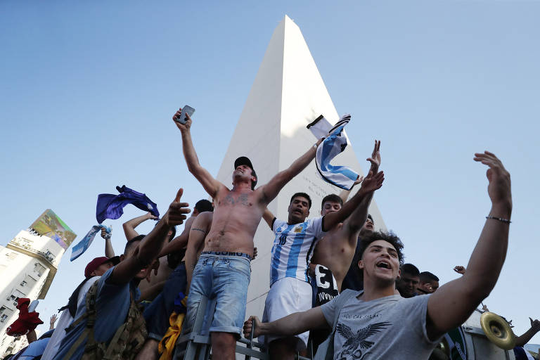 Torcida da Argentina faz festa em Buenos Aires com vaga na final