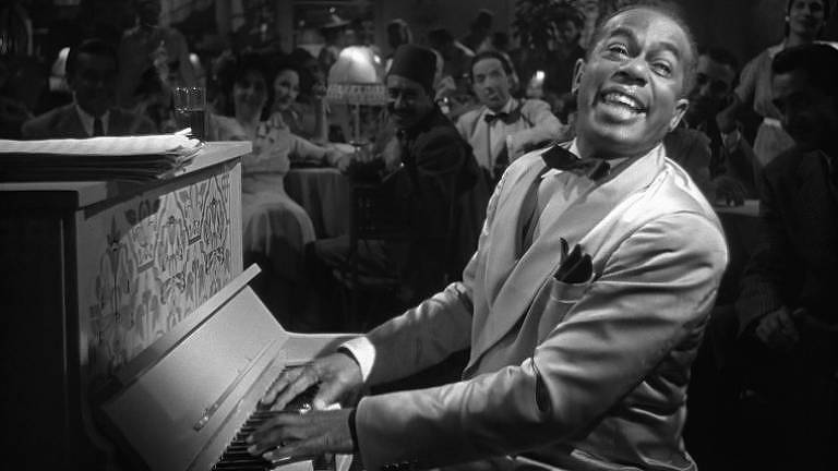 Dooley Wilson como o pianista Sam em 'Casablanca'