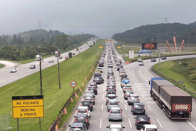 Estradas de SP têm trânsito lento em direção à capital no retorno do feriado de Páscoa